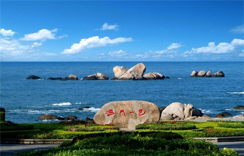 石头旁边景点叫什么名字（石头边上适合配什么植物）